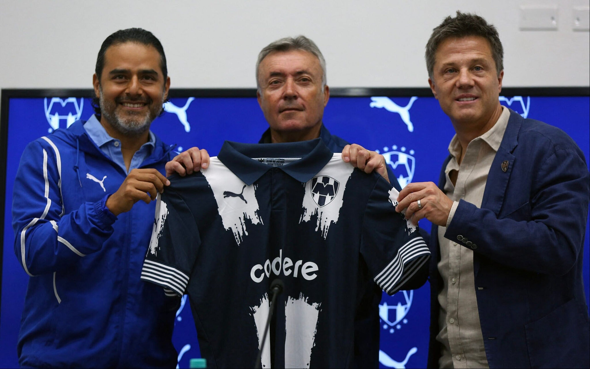 Domènec Torrent no Monterrey, do México (Foto: Julio Cesar Aguilar / AFP)